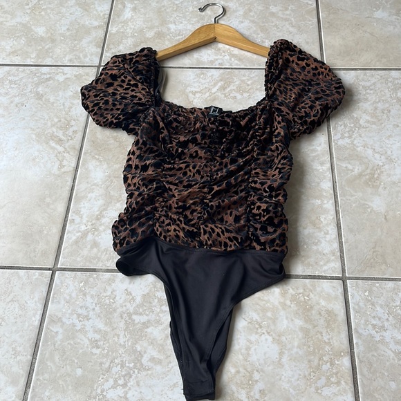 Cheetah print ruched bodysuit - Picture 1 of 4